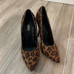 Excellent conditional women’s leopard 2” heels